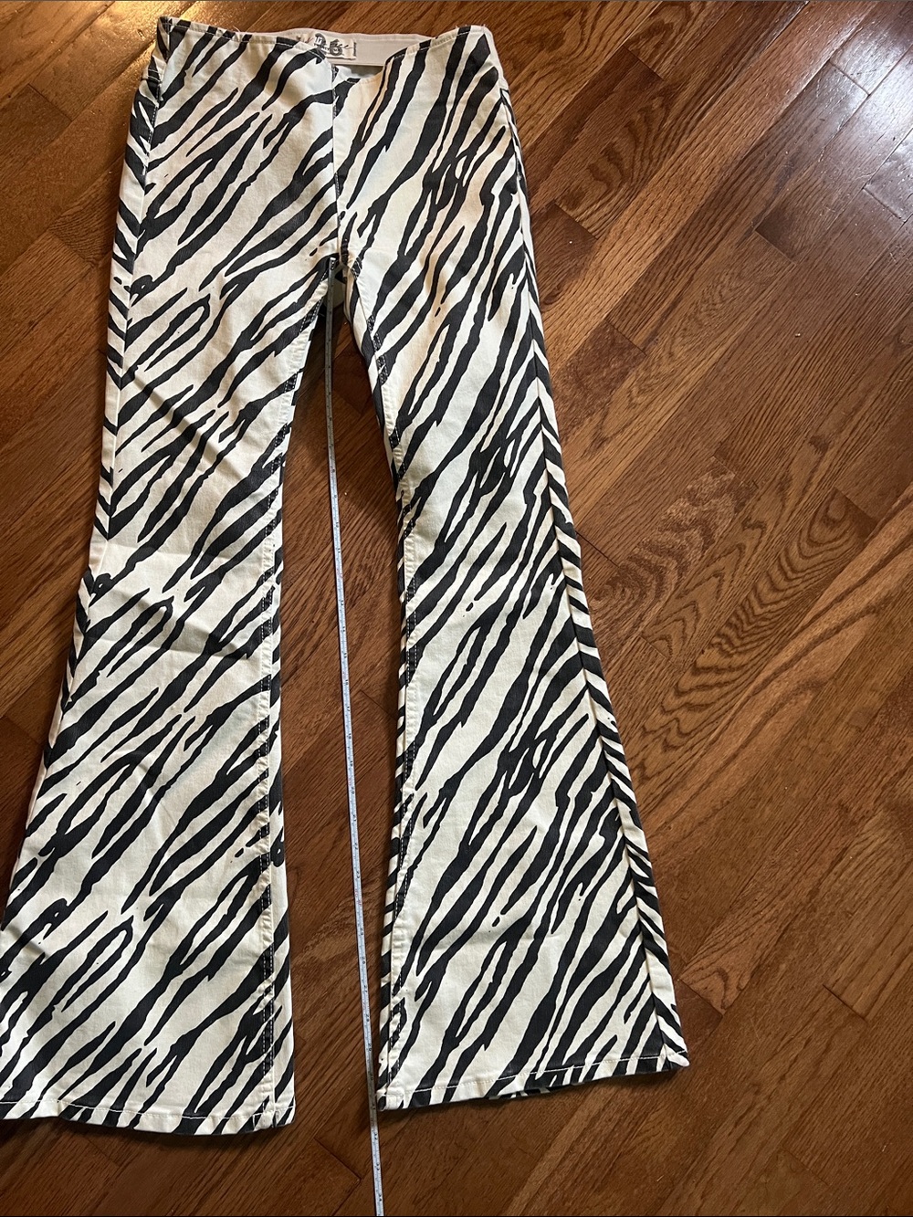 We the free zebra bell bottom jeans 26 - Picture 5 of 8